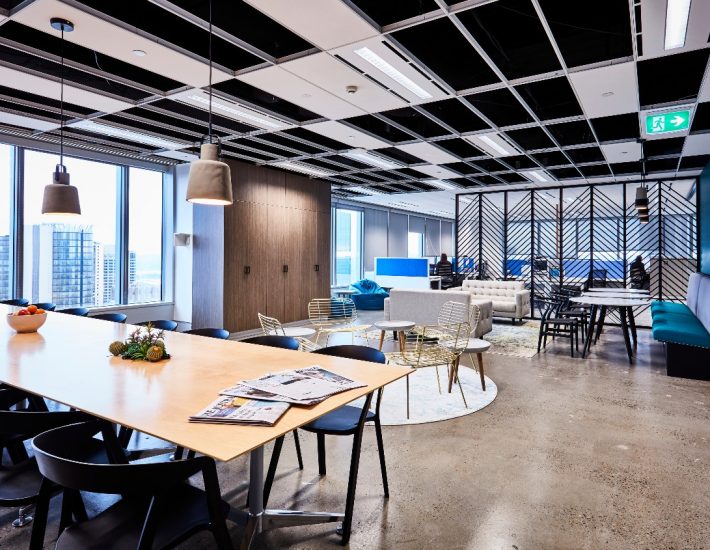 IWG: Ανοίγει γραφεία στη Γλυφάδα