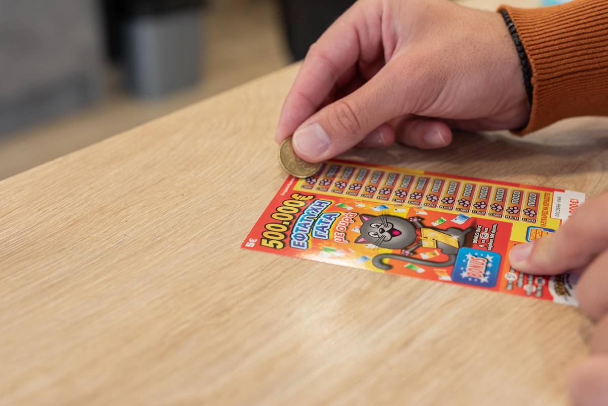 Δεν έχει σημασία αν η γάτα είναι άσπρη ή μαύρη, αρκεί να φέρνει τύχη στη στιγμή