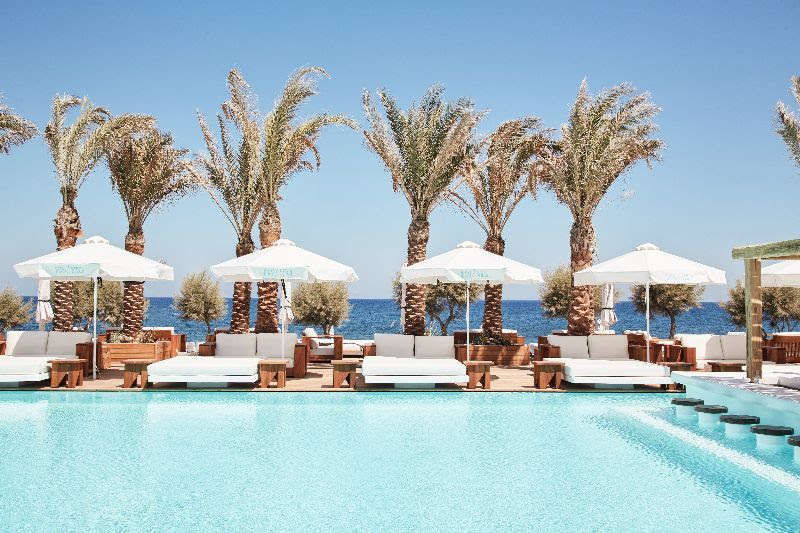 Lifestyle Πολυτέλεια πάνω στην Παραλία στο Nikki Beach Resort & Spa Santorini 