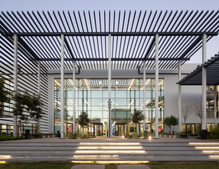 Πειραιάς: Πόσο κόστισε ανά τετραγωνικό και τι άλλαξε η ανάπλαση του εργοστασίου της Παπαστράτος στην περιοχή του Αγίου Διονυσίου