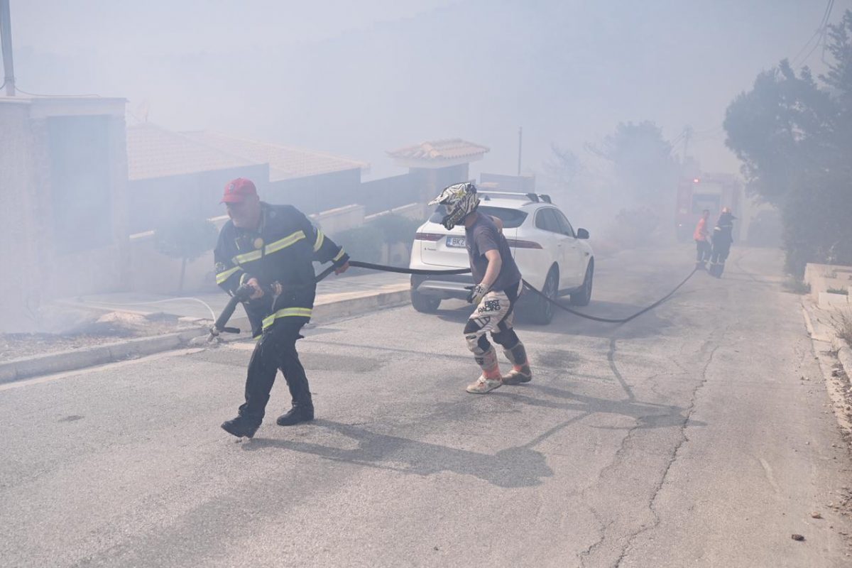 Φωτιά σε Γλυφάδα και Βούλα: Τα σημεία συγκέντρωσης για όσους εγκατέλειψαν τα σπίτια τους