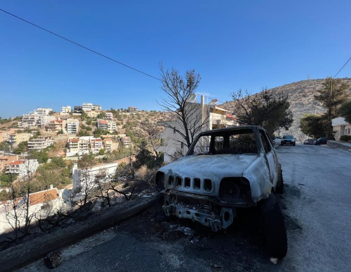 Φωτιά στη Βούλα: Συνεχίζεται η καταγραφή των ζημιών – Οδηγίες προς τους κατοίκους από τον Δήμο 3Β