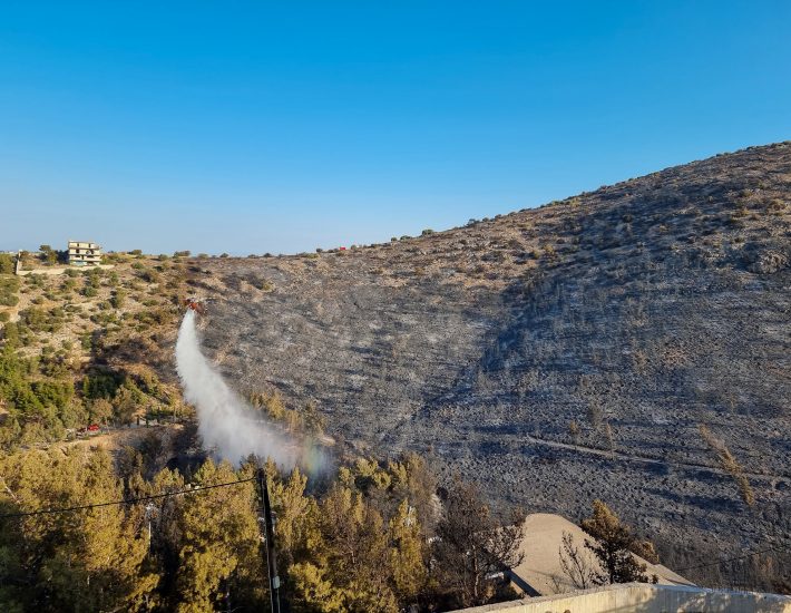 Φωτιά σε Βούλα και Βάρη: Συνεχής ενημέρωση
