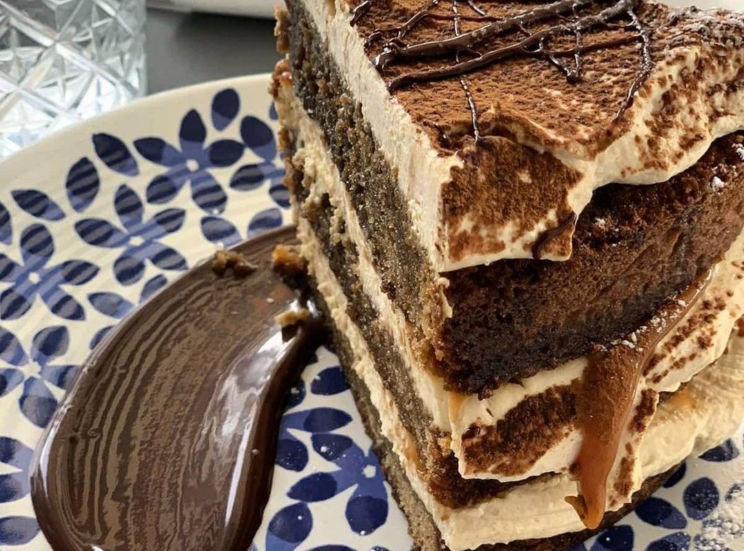 Sweet Koel: Το νέο all day μαγαζί της Αργυρούπολης προσφέρει λαχταριστά γλυκά και brunch