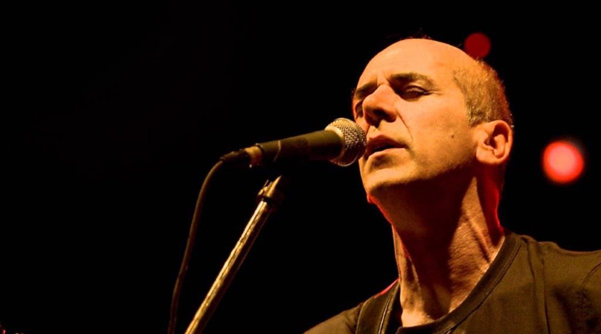 O Ορφέας Περίδης σε μία δωρεάν συναυλία στον Άλιμο