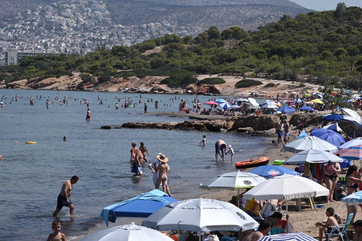 ΠΑΚΟΕ: «Παραλίες στη Βουλιαγμένη είναι επικίνδυνες για τη δημόσια υγεία»