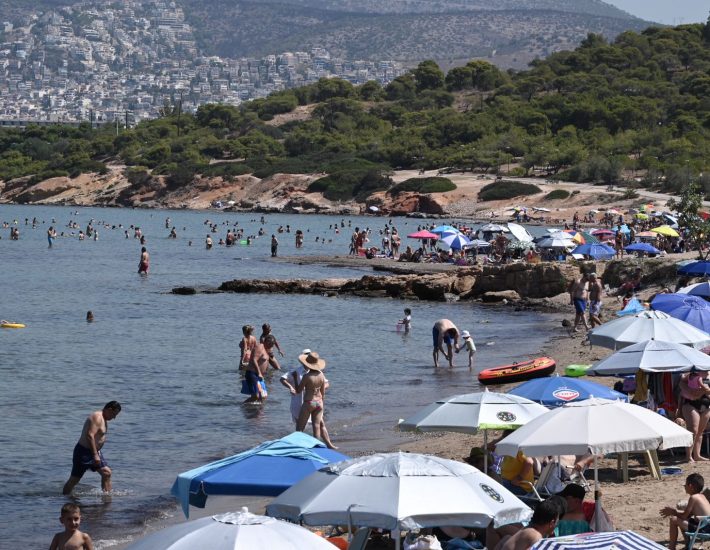 ΠΑΚΟΕ: «Παραλίες στη Βουλιαγμένη είναι επικίνδυνες για τη δημόσια υγεία»