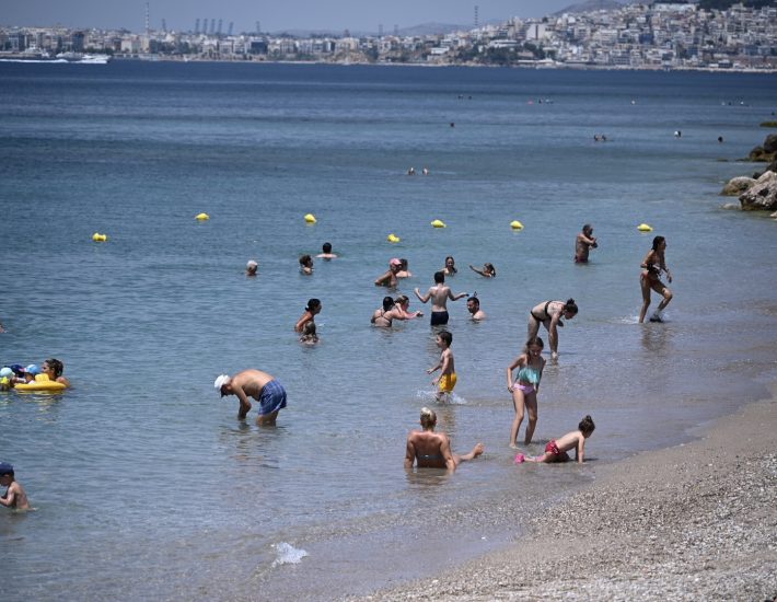 Μπάνιο στη θάλασσα: Τι πρέπει να κάνουμε και τι να προσέξουμε