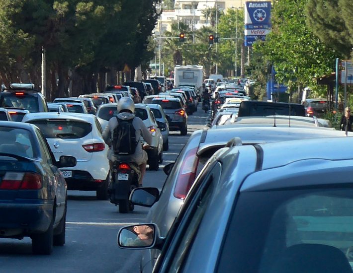 Κίνηση: Μποτιλιάρισμα σε κεντρικούς δρόμους των νοτίων