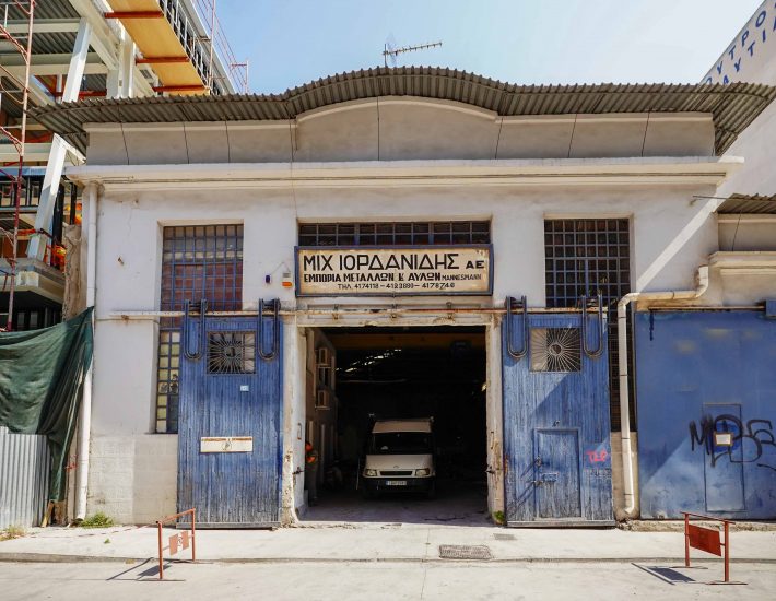 Άγιος Διονύσιος: Ένα οδοιπορικό στα ιστορικά «λαμαρινάδικα» του Πειραιά