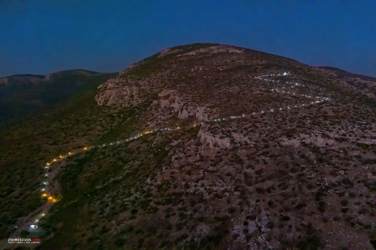 Γέμισε με κόσμο και φέτος το εκκλησάκι του Προφήτη Ηλία στη Γλυφάδα