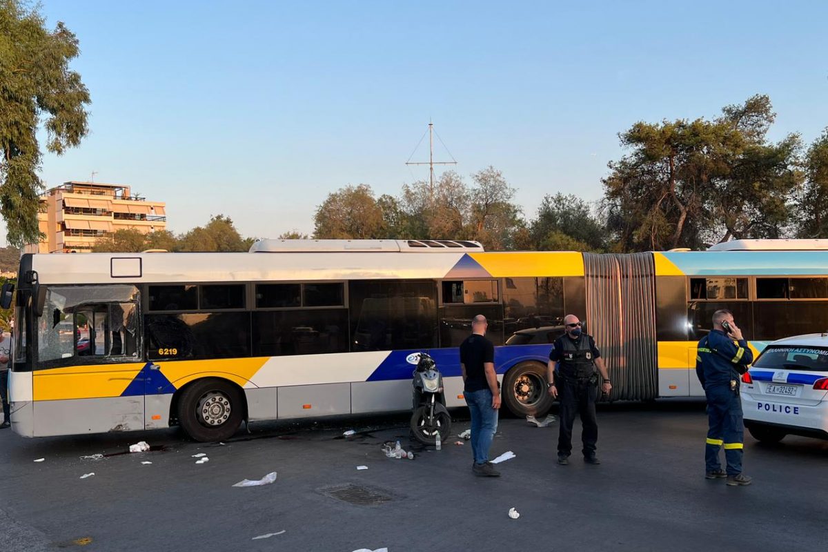 Βούλα: Τρομακτικό τροχαίο με λεωφορείο στην Παραλιακή