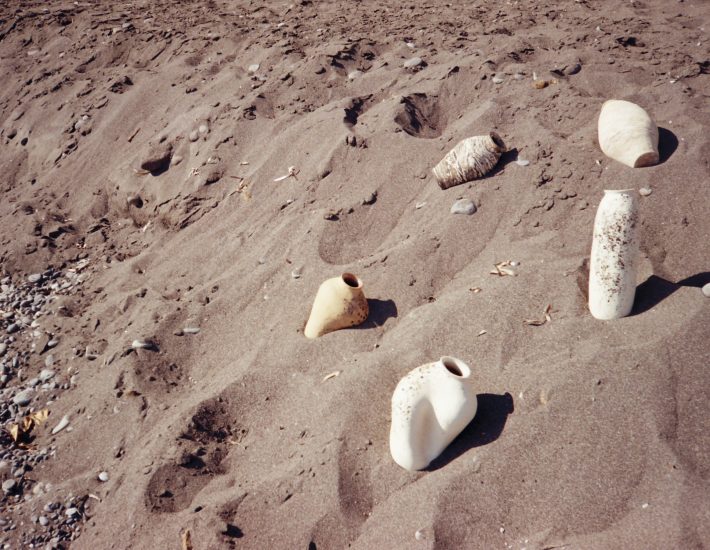 Shapes Of Stories: Η ομαδική έκθεση σύγχρονης κεραμικής της The Blender Gallery