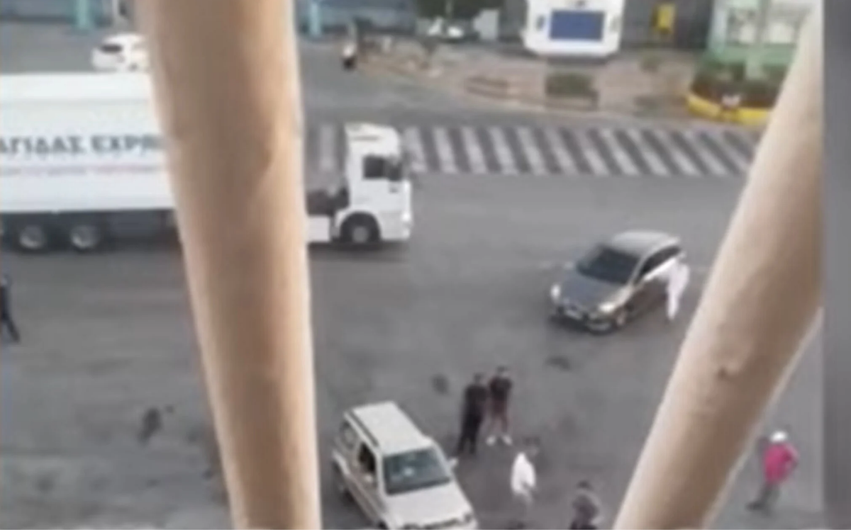 Λιμάνι Πειραιά: Άνδρας προσπάθησε να γαντζωθεί από τον καταπέλτη για να μπει στο πλοίο