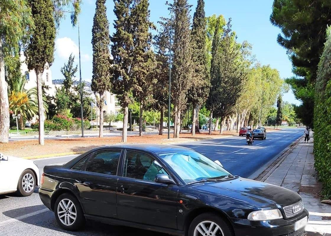 Βουλιαγμένη: Λύθηκε το χειρόφρενο αυτοκινήτου και βγήκε στον δρόμο