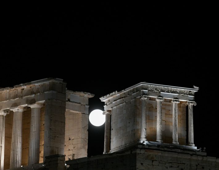Αυγουστιάτικη πανσέληνος στο Μουσείο της Ακρόπολης