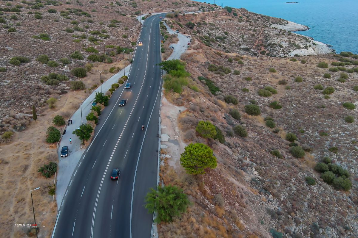 “Τρέχει” η οδική αναβάθμιση της παραλιακής από Βάρκιζα έως Σούνιο