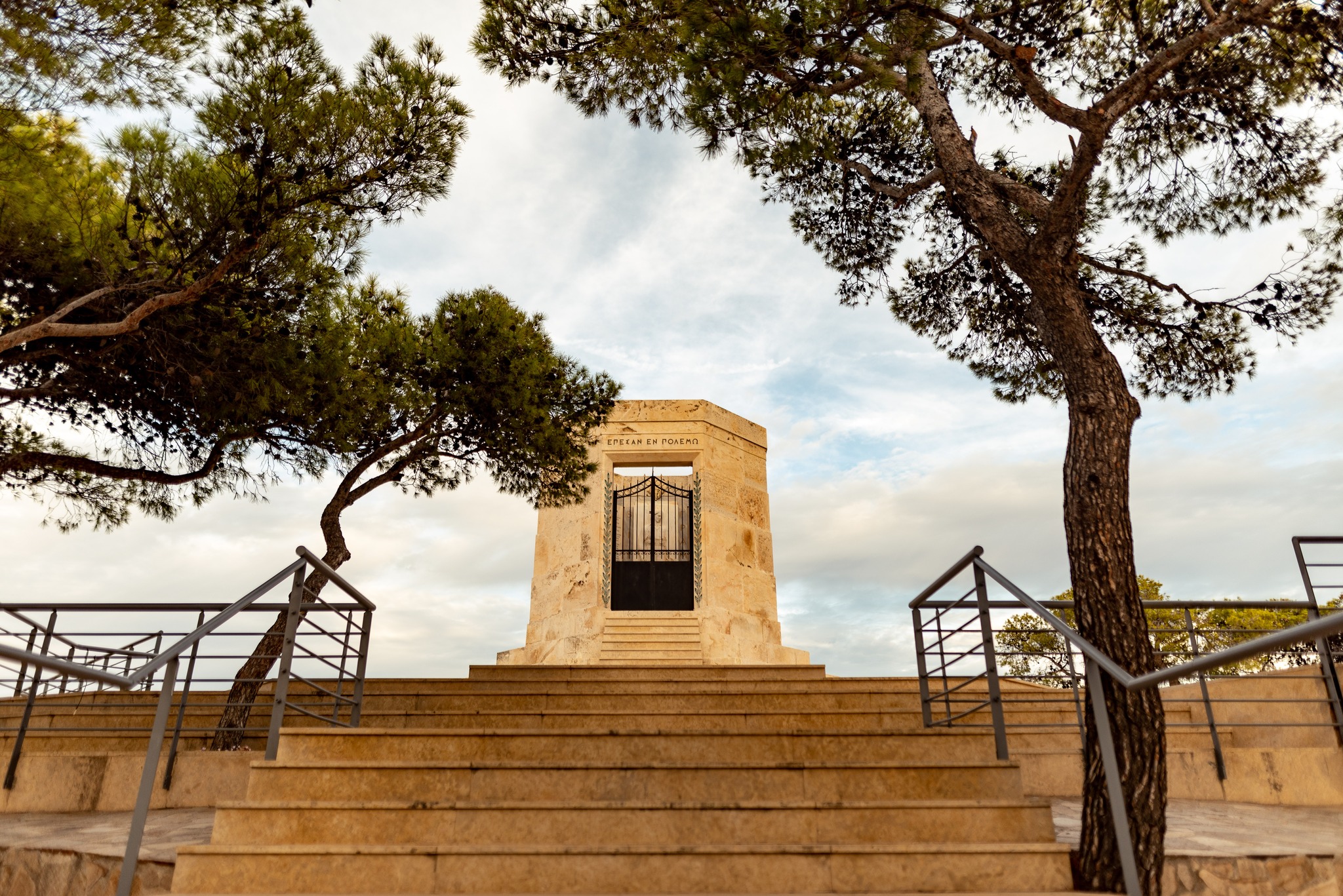 Μνημείο Βουλιαγμένη ΛΟΚ