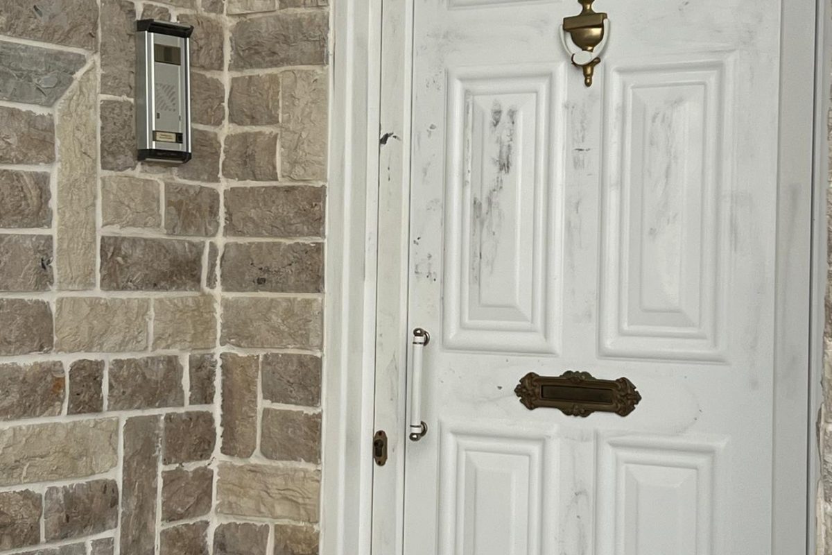 Ληστεία στη Γλυφάδα: «Επαγγελματίες» οι δράστες που μπήκαν στη μονοκατοικία – Γνώριζαν τους χώρους