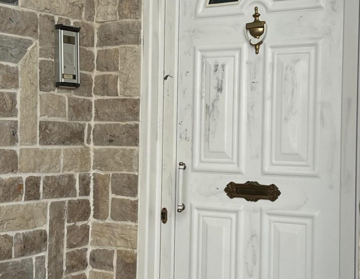 Ληστεία στη Γλυφάδα: «Επαγγελματίες» οι δράστες που μπήκαν στη μονοκατοικία – Γνώριζαν τους χώρους