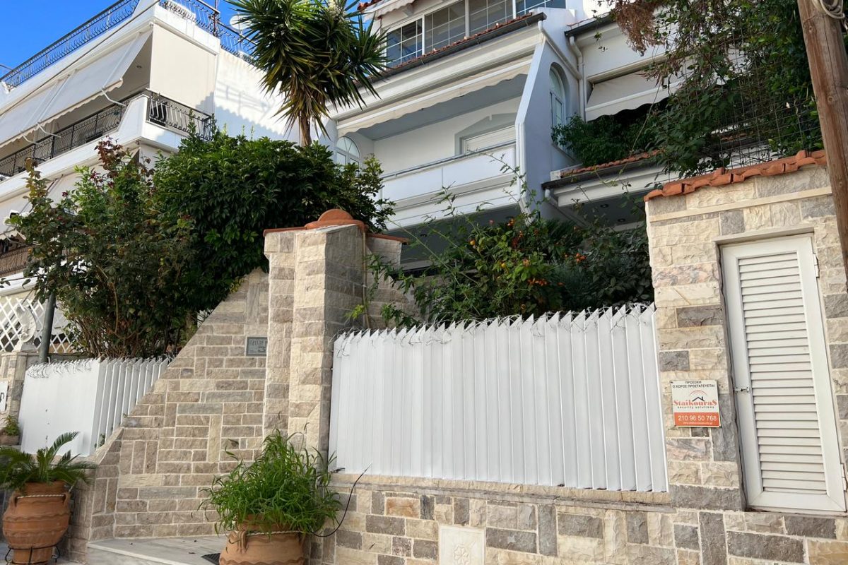 Γλυφάδα: Χτύπησαν και λήστεψαν 55χρονη σε μονοκατοικία