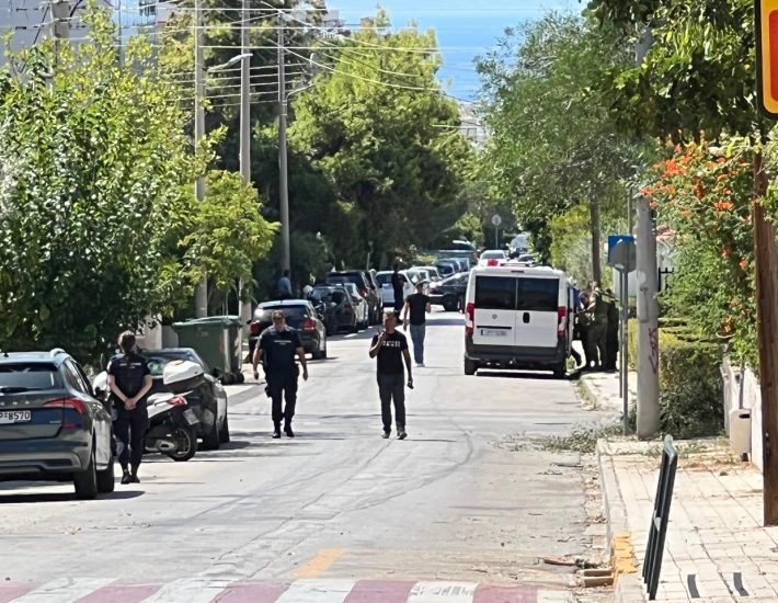 Γλυφάδα: Οι εικόνες από το σημείο που βρέθηκε η οβίδα του Β’ Παγκοσμίου Πολέμου