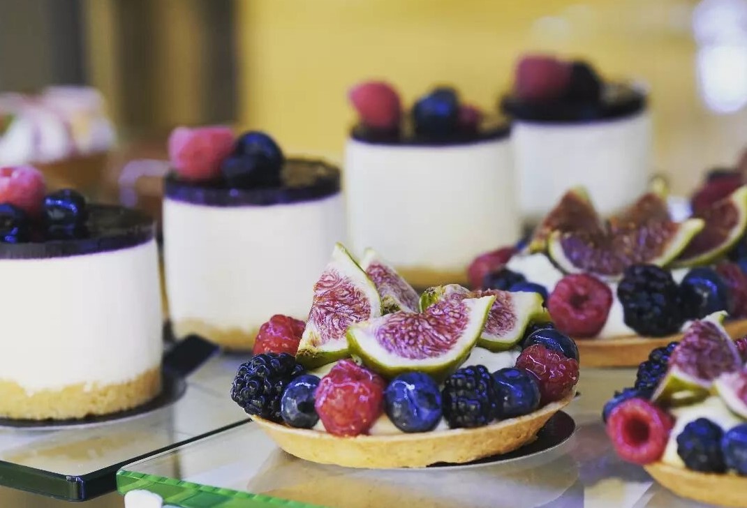 Στο Ρεσιτάλ θα φας γλυκά εστιατοριακού τύπου στο πεζοδρόμιο