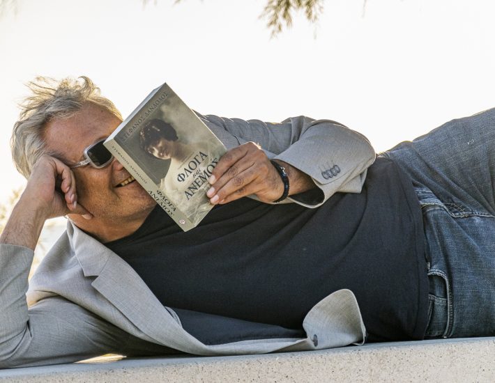 Ο Στέφανος Δάνδολος δεν έχει (ευτυχώς) ξοφλήσει τους λογαριασμούς του με την Ιστορία