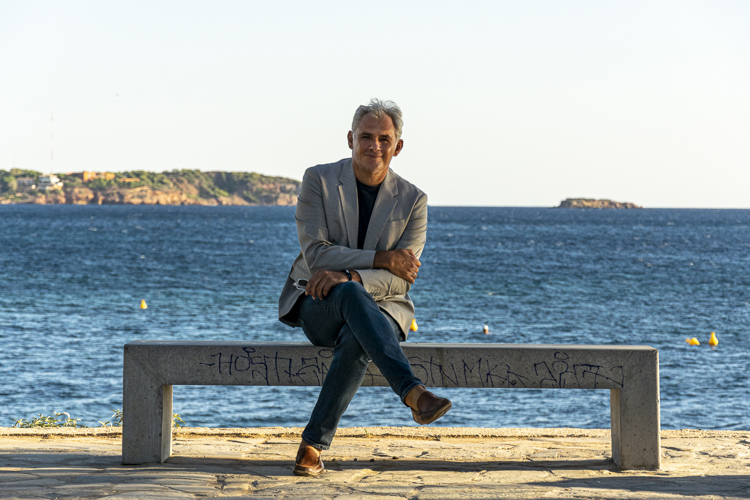 Ο Στέφανος Δάνδολος δεν έχει (ευτυχώς) ξοφλήσει τους λογαριασμούς του με την Ιστορία