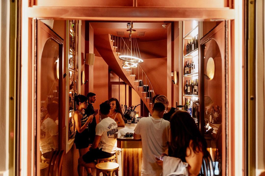 Angelo et Manolo: Το νέο wine bar της Μητροπόλεως είναι μικρό αλλά θαυματουργό