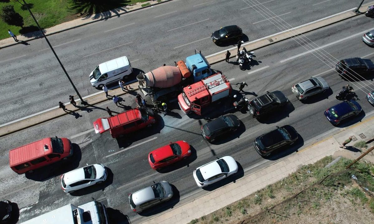 Φωτιά σε όχημα στη Λεωφόρο Βουλιαγμένης