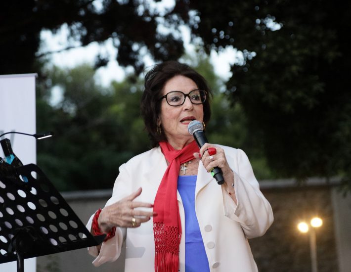 Πέντε τραγούδια της Νάνας Μούσχουρη που άφησαν εποχή