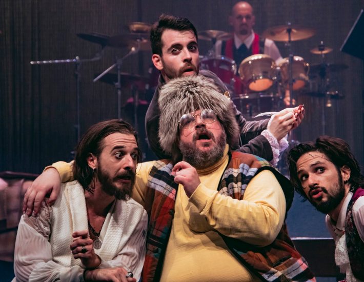 Είδαμε τους «Παίχτες» του Γιώργου Κουτλή στο Θέατρο Κιβωτός και πονέσαμε από το γέλιο