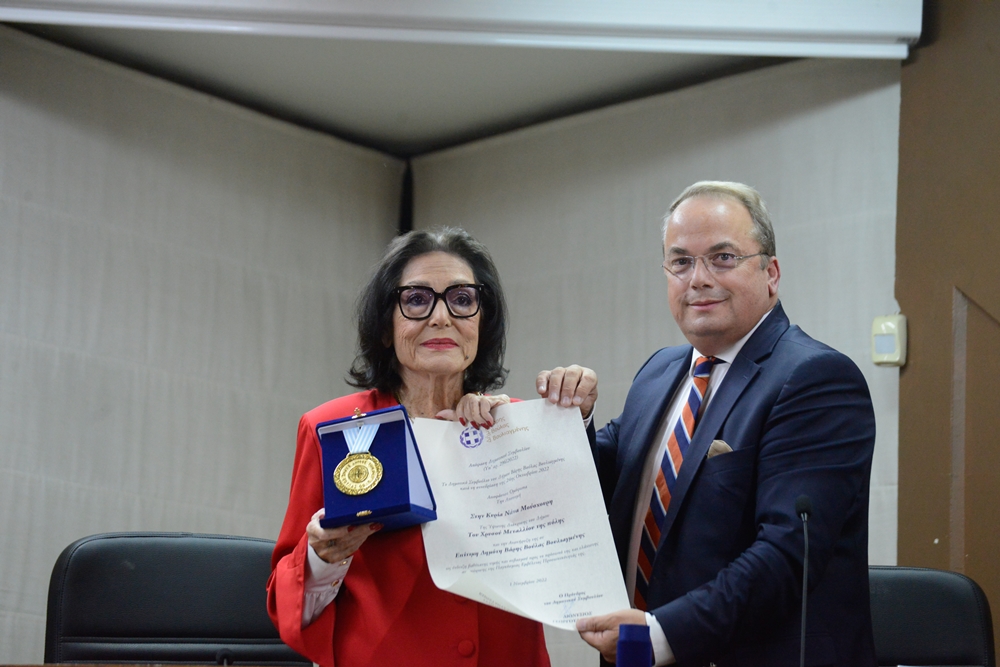 Επίτιμη Δημότης Βάρης Βούλας Βουλιαγμένης ανακηρύχτηκε η Νάνα Μούσχουρη