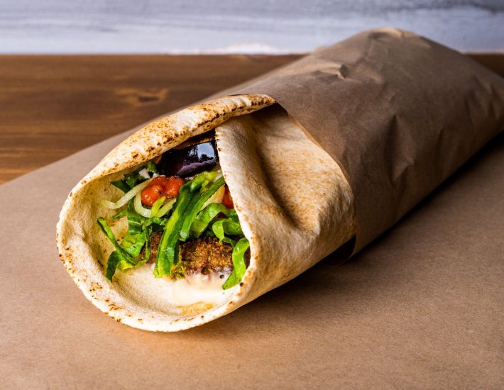 Φakafel: Το νέο street food spot στη Νέα Σμύρνη που μας συστήνει ένα αλλιώτικο φαλάφελ φακής