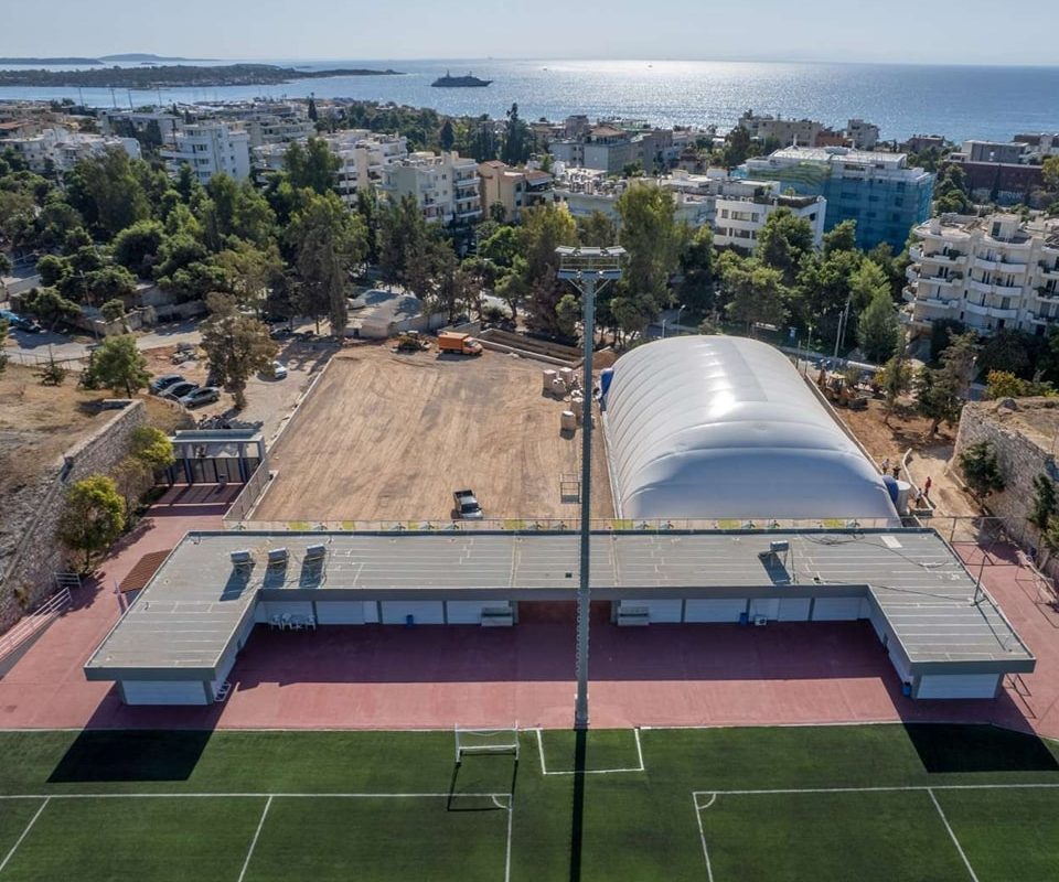 Δήμος Γλυφάδας: Τι είναι τελικά το «διαστημικό» γήπεδο που ετοιμάζει