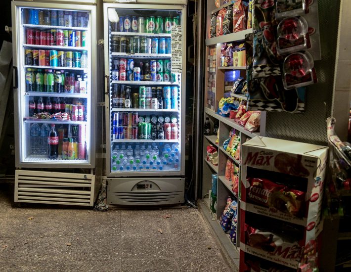 Άλιμος: Ληστής εισέβαλε σε περίπτερο με φωτοβολίδα και μαχαίρι