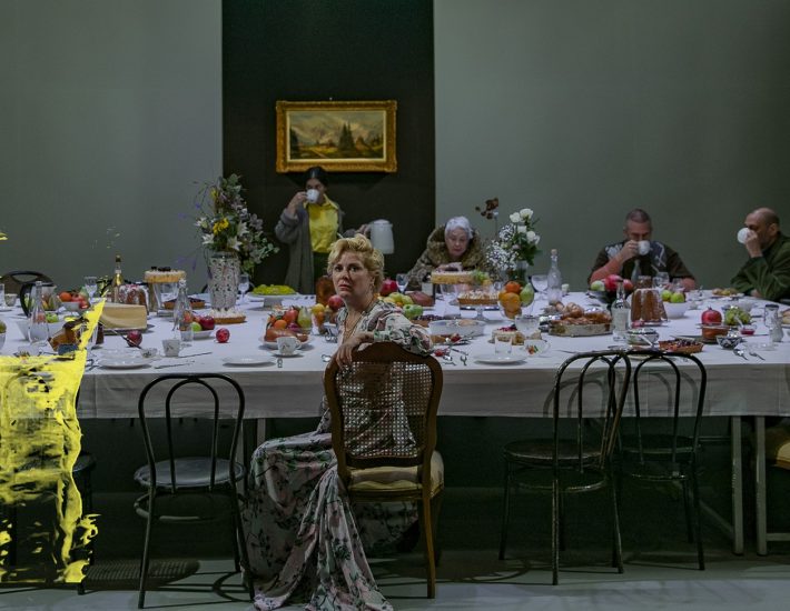 Ο «Θείος Βάνιας» σε σκηνοθεσία Δημήτρη Καρατζά στο θέατρο Προσκήνιο