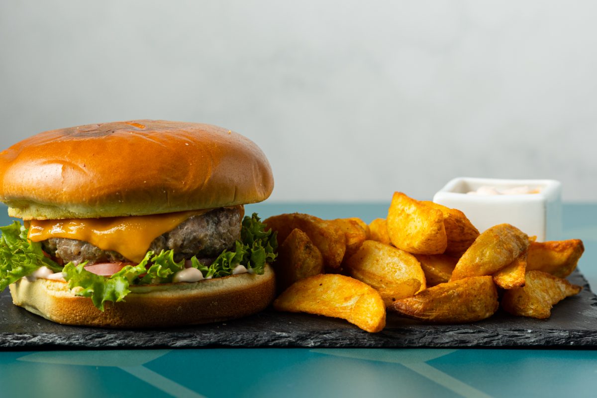 Το Peacock άνοιξε στη Βούλα και προσφέρει all day επιλογές