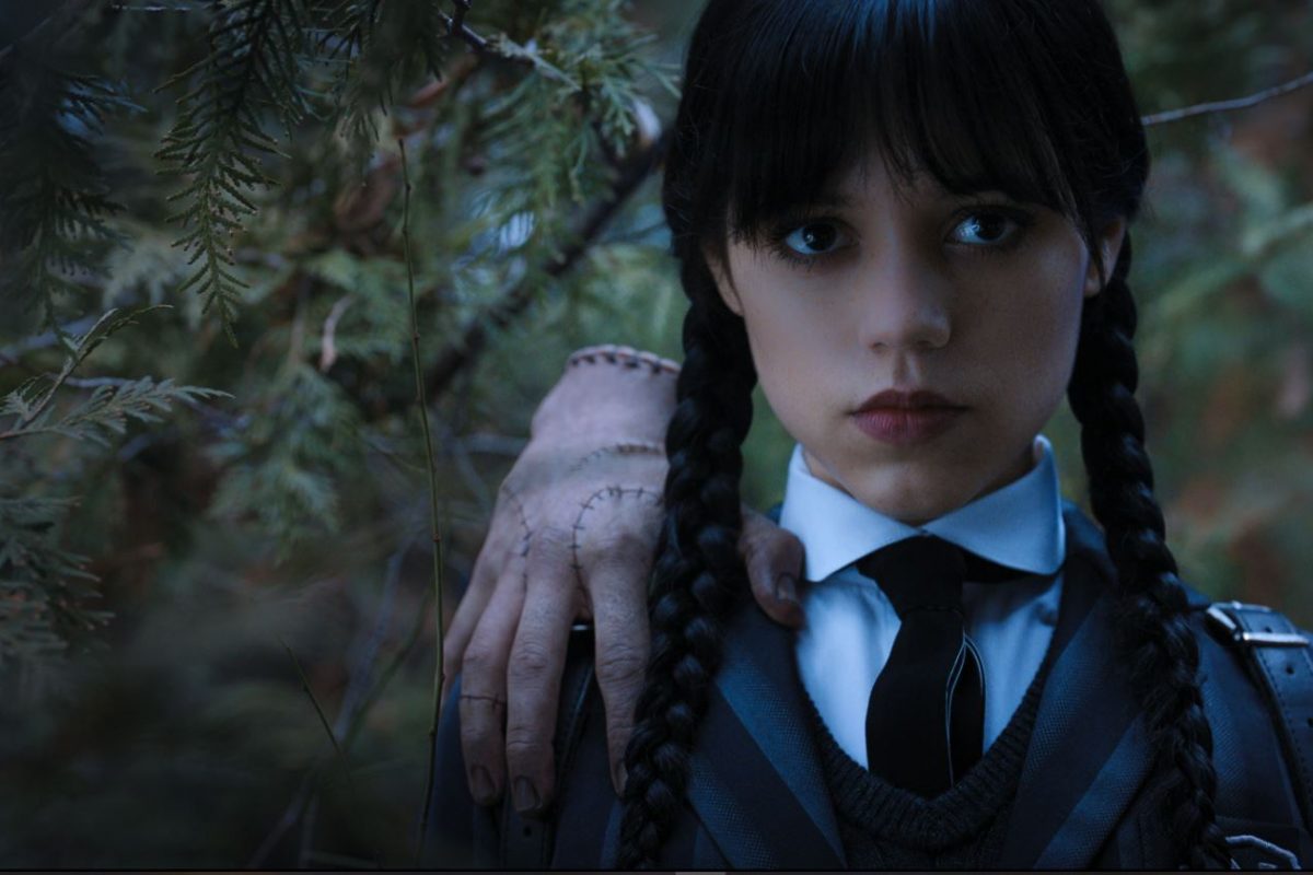 Γιατί το Wednesday έγινε η απόλυτη streaming εμμονή