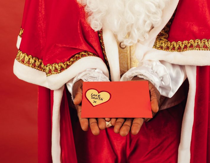 ΕΛΤΑ: Τα κόκκινα γραμματοκιβώτια περιμένουν τα γράμματα για τον Άγιο Βασίλη