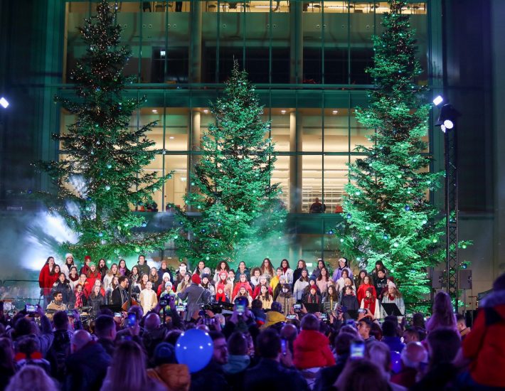 Με μια φαντασμαγορική εκδήλωση ζωντάνεψε ο χριστουγεννιάτικος κόσμος του ΚΠΙΣΝ