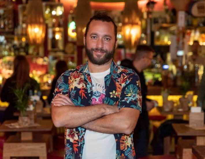 Ο Γιάννης Πετρής έγραψε τη δική του ιστορία στο bartending των νοτίων -και όχι μόνο