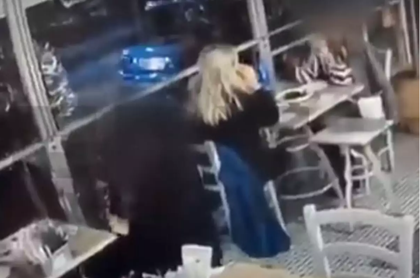Γλυφάδα: Υποδύθηκε τον πελάτη και έκλεψε πορτοφόλι σε εστιατόριο