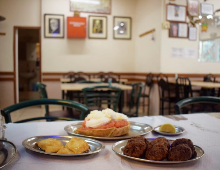 Μίτος: Ένας καλά κρυμμένος κρητικός καφενές στην Καλλιθέα