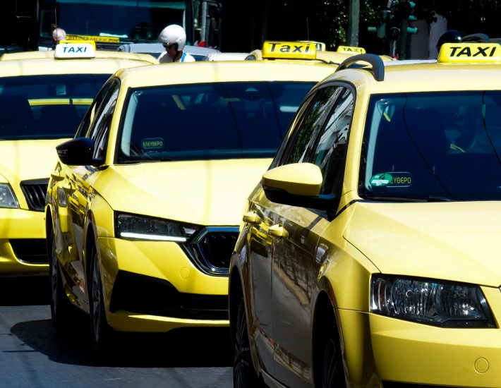 24ωρη απεργία ταξί Αττικής στις 28/2: «Εθελοντές οδηγοί θα οδηγούν δωρεάν διαδηλωτές προς τη διαδήλωση»