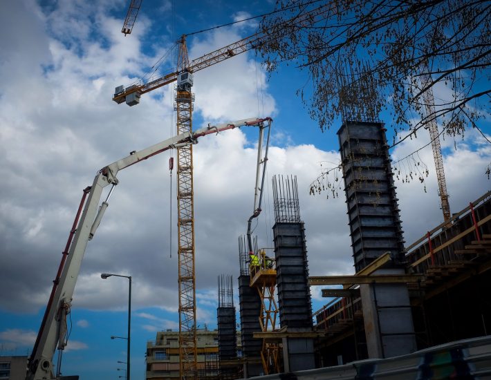 Κατασκευές: Μπαράζ εξαγορών και συγχωνεύσεων