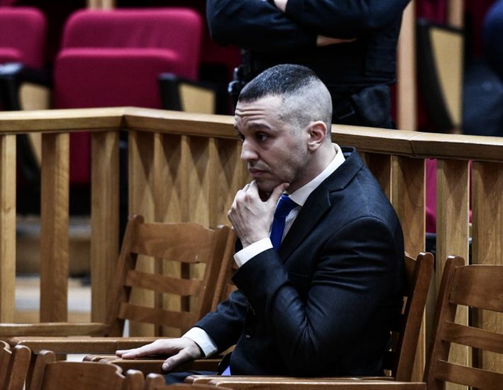 Βουλή: Πέρασε η τροπολογία – μπλόκο στον Ηλία Κασιδιάρη