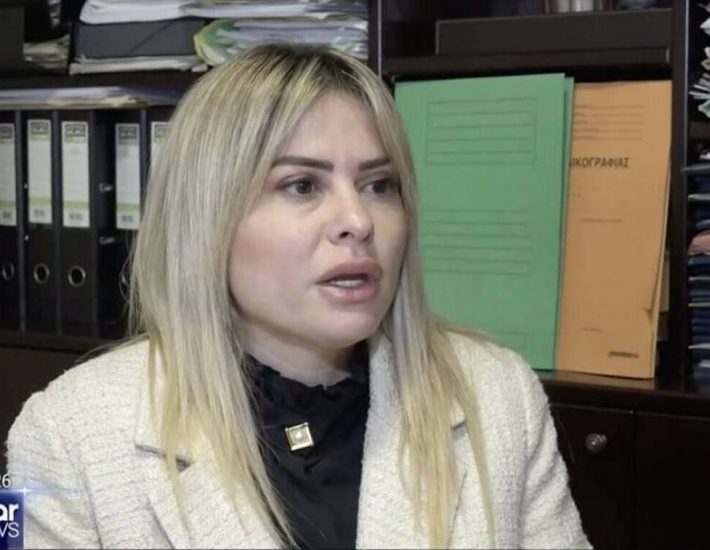 Όλγα Πολίτη: Εκβιασμό με γυμνές φωτογραφίες της καταγγέλλει η αντιδήμαρχος Βάρης-Βούλας-Βουλιαγμένης