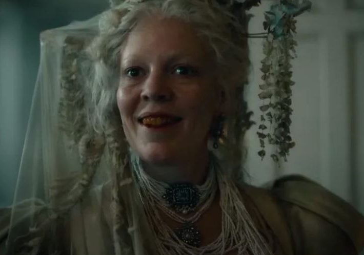 Olivia Colman: Αγνώριστη η ηθοποιός στο teaser της σειράς «Μεγάλες Προσδοκίες»